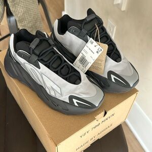 COPY - yeezy 700 gray & black mnvn